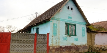 Festivalul faptelor bune se mută într-un sat din Caraș. 30 de case din Valeapai, zugrăvite de voluntari