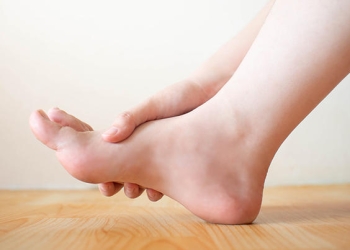 Analize gratuite la un spital din Timișoara pentru descoperirea unei boli care provoacă dureri de picioare în mers