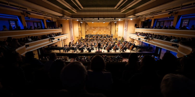 Biletele la concertele organizate la Filarmonica Banatului pot fi cumpărate din librărie sau hypermarket