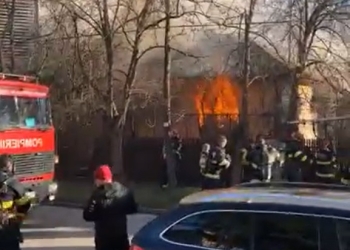 VIDEO La un pas de tragedie! O casă a ars în Timișoara