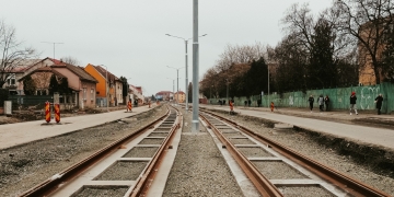 Se montează linia de tramvai pe Calea Bogdăneștilor. Când se finalizează șantierul