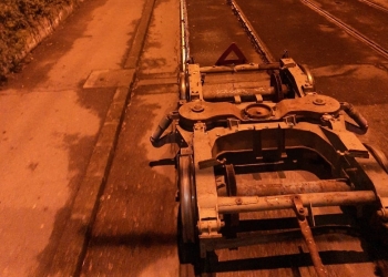 O nouă „performanță” cu care se laudă Primăria Timișoara: liniile de tramvai sunt curățate de praf