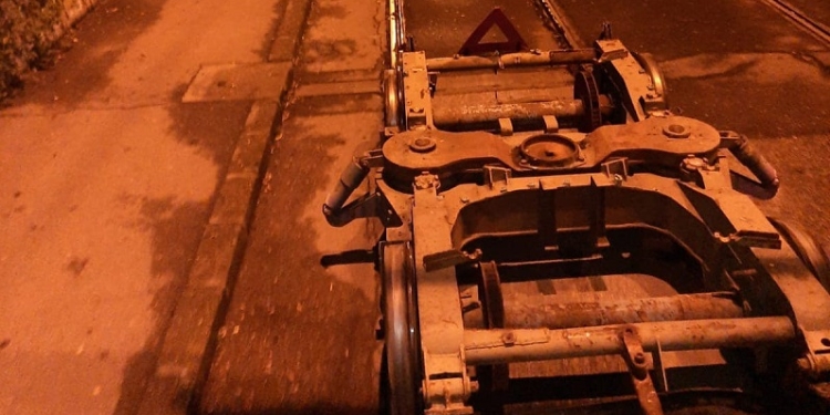 O nouă „performanță” cu care se laudă Primăria Timișoara: liniile de tramvai sunt curățate de praf