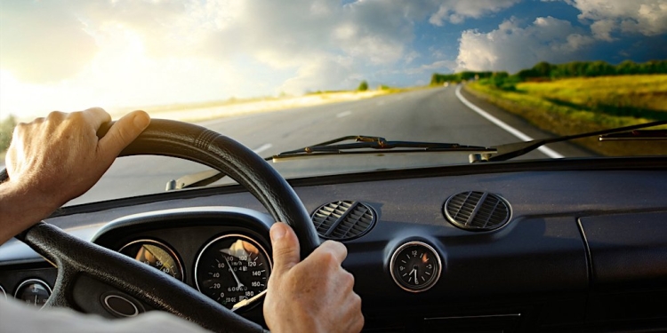 Tinerii săraci din vestul țării, ajutați financiar să obțină permisul de conducere