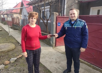 Mai contează uneori și omenia! Un portofel cu mii de lei în el, găsit și înapoiat de o femeie din Arad