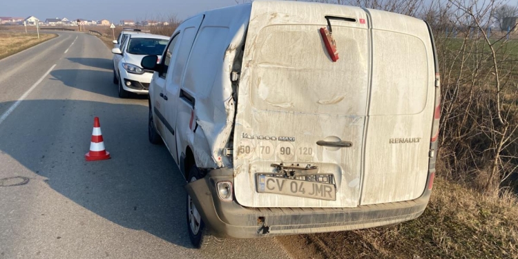 VIDEO Accident feroviar în Timiș! Șoferul unei mașini a avut noroc chior