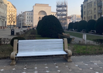 Reparații la băncile din Piața Victoriei, înainte de deschiderea TM2023