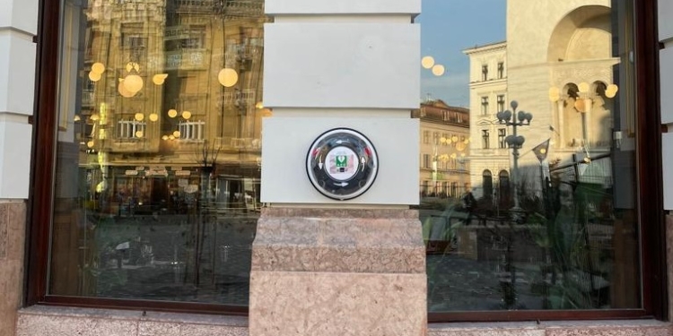 12 defibrilatoare automate vor fi amplasate în zonele aglomerate din Timișoara