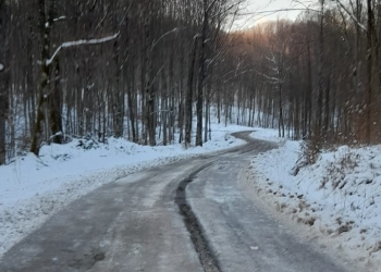 Amenzi pentru firma care ar fi trebuit să curețe drumul „patinoar” din zona Nădrag