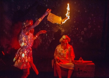 „Teatrul cetății” continuă! Timișorenii, invitați la spectacolul „Eréndira&bună-sa/replayed”