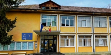 Clădirea unui liceu din Timișoara, în pericol de a se prăbuși. Elevii fac ore online