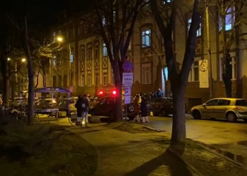 VIDEO A vrut să-și prăjească un ou și a dat foc camerei de cămin! Zeci de tineri autoevacuați din căminul 1-2 din Timișoara