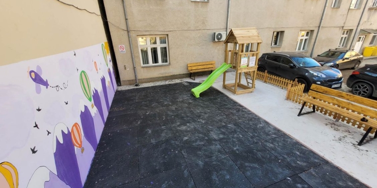 Locul de joacă de la Clinica II Pediatrie a Spitalului Județean Timișoara, reabilitat de suporteri FOTO