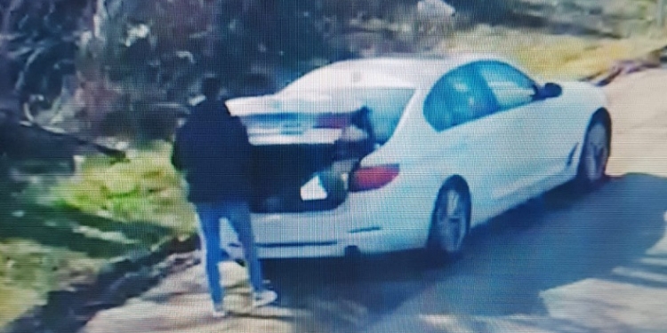 Nesimțirea se plătește! Bărbat amendat după ce și-a golit portbagajul mașinii pe marginea drumului, la Ghiroda