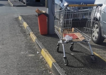 Supermarket din zona Circumvalațiunii, amendat pentru mizeria din parcare