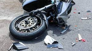 Un tânăr de 17 ani, fără permis, a făcut accident cu motocicleta, în Timiș