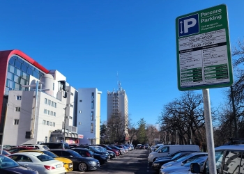 Barierele de la parcarea din spatele magazinului Bega, în sfârșit ridicate