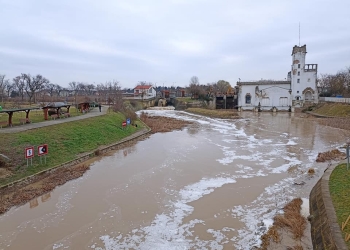 Spumă pe râul Bega, la Timișoara. Explicația celor de la Apele Române