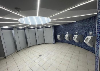 Horticultura se laudă că a reparat toaletele publice din Piața Victoriei