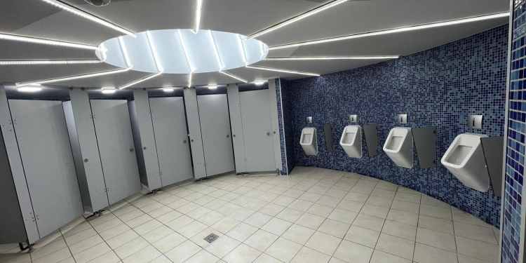 Horticultura se laudă că a reparat toaletele publice din Piața Victoriei