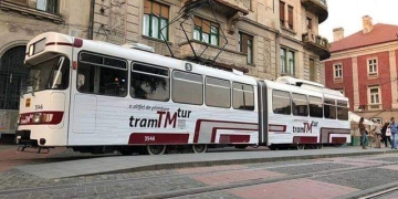 Plimbări cu tramvaiul turistic pentru elevii și profesorii din Timișoara, în Școala Altfel