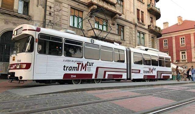 Plimbări cu tramvaiul turistic pentru elevii și profesorii din Timișoara, în Școala Altfel