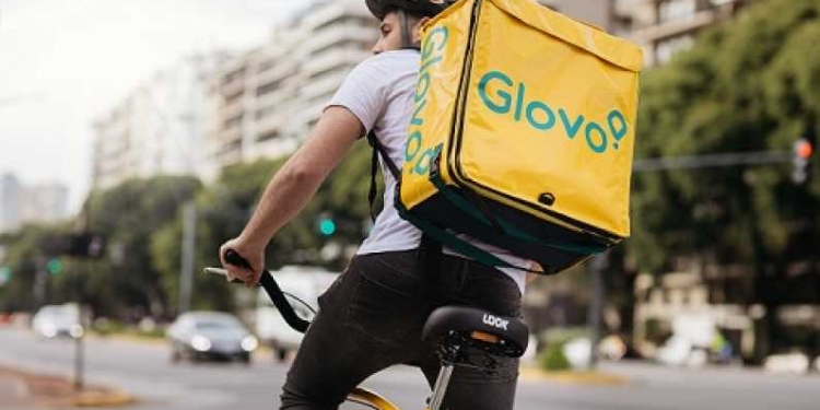 Propunere de la Timișoara: Curierii să se deplaseze pe lângă bicicletă în zonele pietonale