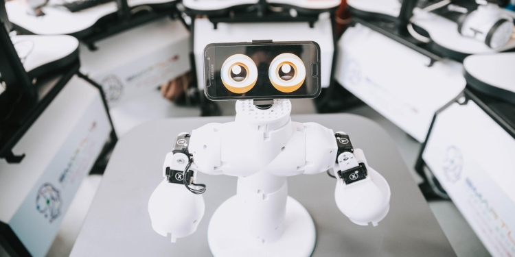 Roboți, imprimante 3D și ochelari VR în laboratorul digital al unui liceu din Timișoara FOTO