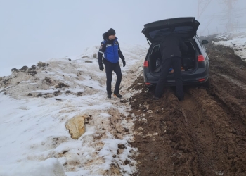 FOTO & VIDEO. Atenție mare! Porțiune de drum din stațiunea Semenic, impracticabilă