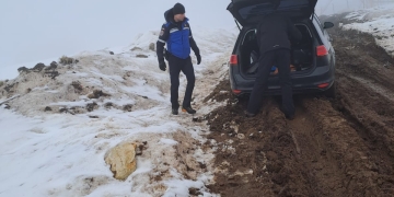 FOTO & VIDEO. Atenție mare! Porțiune de drum din stațiunea Semenic, impracticabilă