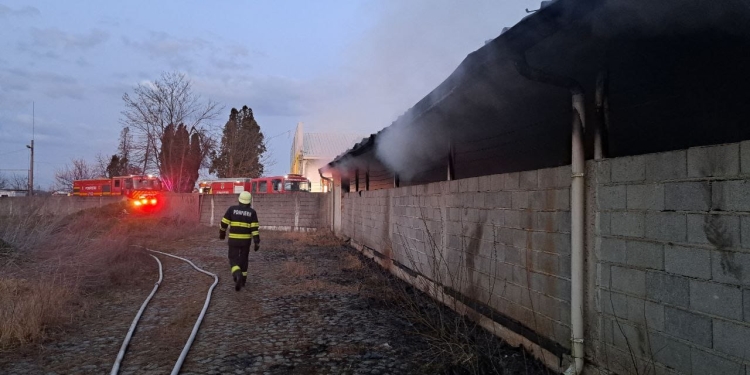 VIDEO S-a făcut scrum parte din fosta fabrică de pantofi din Lugoj!