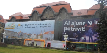 Reclamele din centrul Timișoarei, amplasate ilegal. Polițiștii locali au dat amenzi