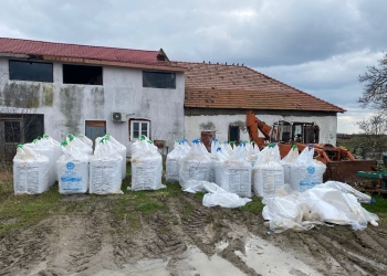 Aproape 70.000 de kilograme de îngrășământ de azot, confiscate de polițiștii din Timiș