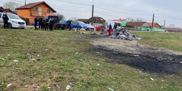 Un bărbat din cartierul Kuncz a căutat fier vechi și a găsit o amendă de zeci de mii de lei