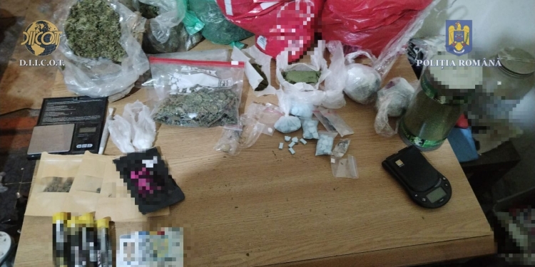 TIMIȘ: Prins de polițiști cu mai multe droguri asupra lui decât zilele dintr-un an