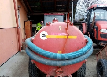 Nesimțire amendată cu 5.000 lei! Un bărbat a golit vidanja pe o pășune din Timiș