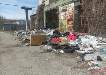 Amenzi pentru gunoaie! Fosta fabrică Guban, ajunsă groapă de gunoi pentru o firmă din București