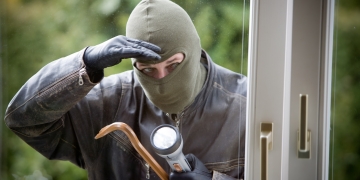 Un bărbat care a furat dintr-o casă din Giroc, arestat după trei luni