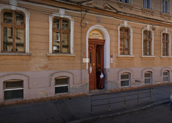 Acoperișul clădirii Liceului Shakespeare din Timișoara va fi refăcut. Încep lucrările