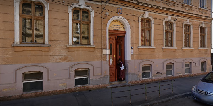 Acoperișul clădirii Liceului Shakespeare din Timișoara va fi refăcut. Încep lucrările