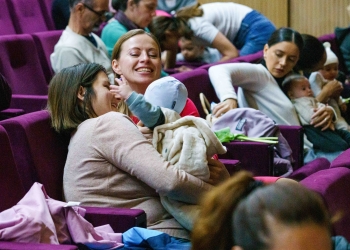 Film la care s-a… dormit, la Cinema Victoria, cu public format doar din părinți cu bebeluși FOTO