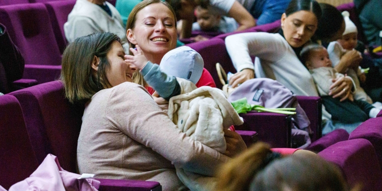 Film la care s-a… dormit, la Cinema Victoria, cu public format doar din părinți cu bebeluși FOTO