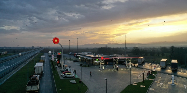 Patru noi spații moderne de servicii, deschise pe autostrada A1 FOTO