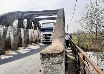 Podul peste Bega din Remetea Mare, în pericol de a se prăbuși din cauza TIR-urilor