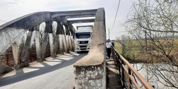 Podul peste Bega din Remetea Mare, în pericol de a se prăbuși din cauza TIR-urilor