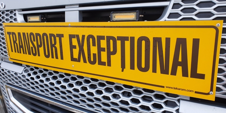 Șoferi, circulați cu grijă! Transporturi agabaritice pe drumurile din vestul țării