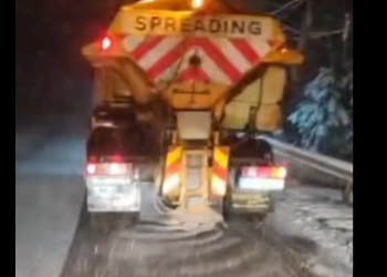 A revenit iarna în unele zone din vestul țării! Drumarii au avut de muncă noaptea trecută