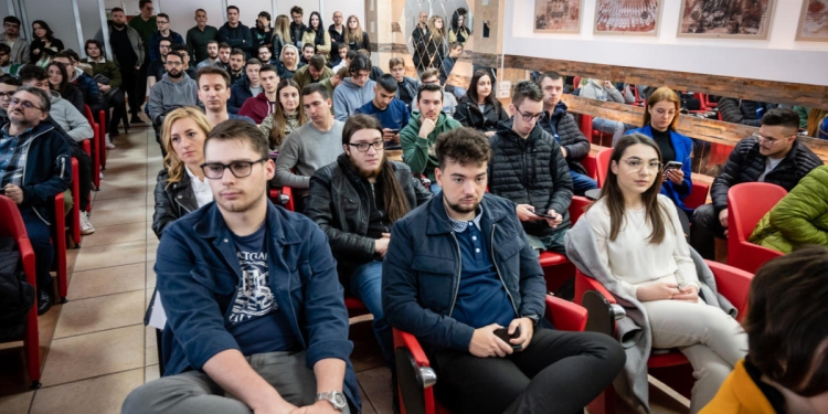 Oportunități de carieră în IT pentru studenți, la Universitatea „Aurel Vlaicu” din Arad