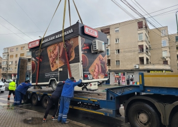 A început ridicarea rulotelor amplasate ilegal pe domeniul public al Timișoarei FOTO