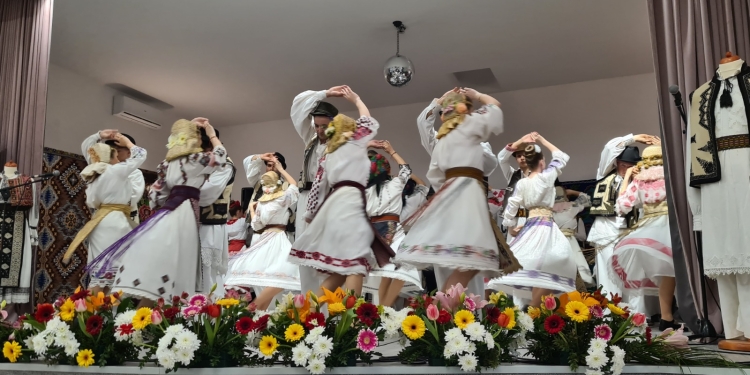 GALERIE FOTO: ”Lada cu zestre” e deschisă: 3.500 de artiști, 40 de ore de spectacol, 400 de preparate gastronomice, 35 de expoziții